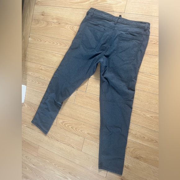 Lulu lemon Mens pants size 34 XL - Picture 3 of 3